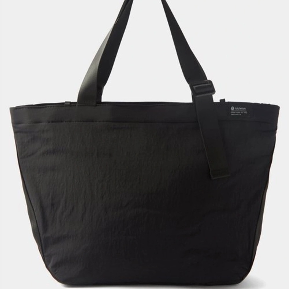 Lululemon clean lines tote bag 22L